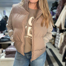 Load image into Gallery viewer, Puffer Vest