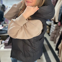 Load image into Gallery viewer, Puffer Hooded Vest